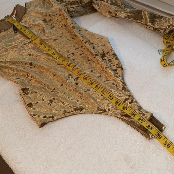 BCBGENERATION bodysuit long sleeves keyhole opening faux velvet size small NWOT - Picture 4 of 12